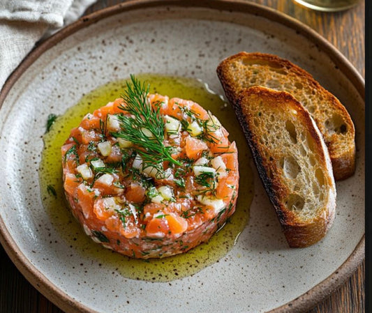Tartare de saumon aux herbes fraiches & condiment de balsamique blanc