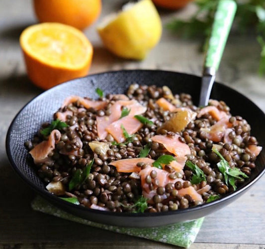 Salade de lentilles et saumon fumé, vinaigrette avec la moutarde nature de l’Atelier